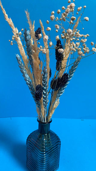 Bouquet de fleurs séchées avec vase